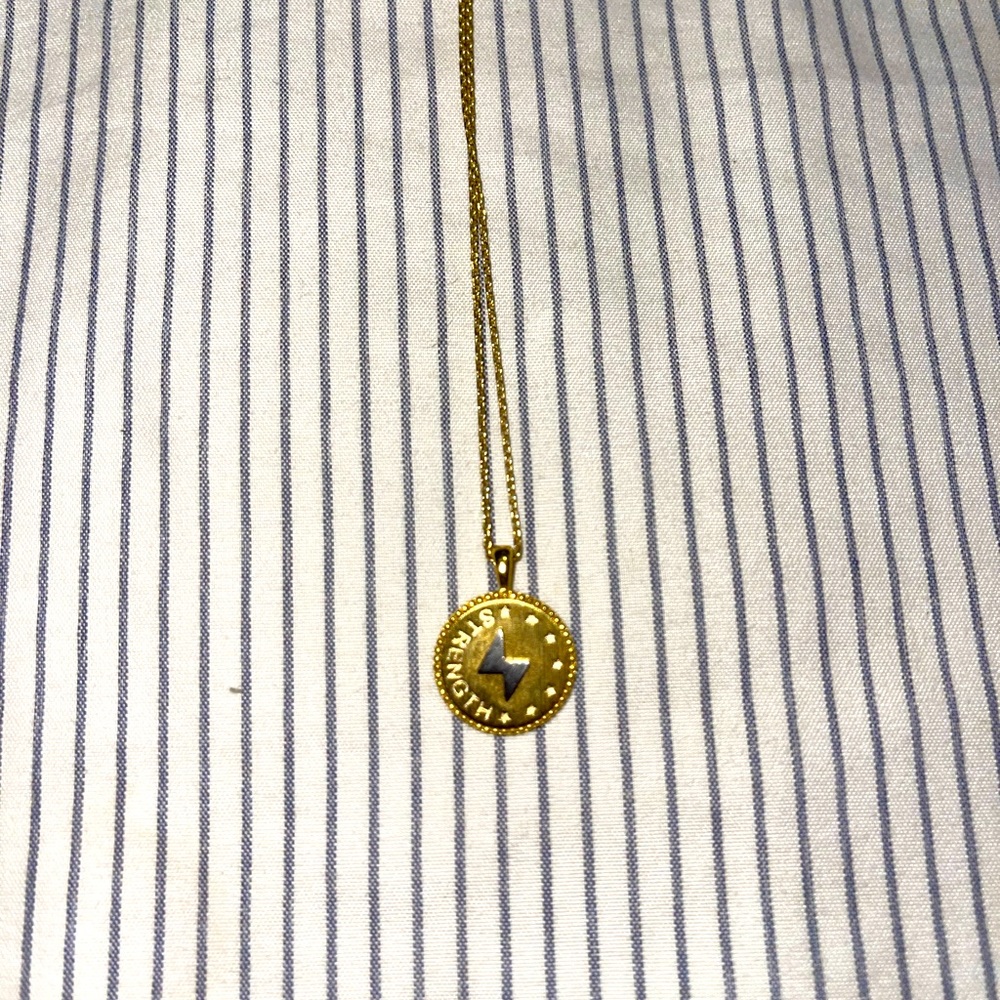 Gold circle necklace!